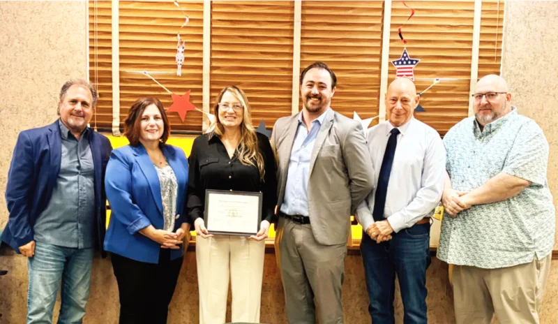 Planning commission recognizes veterans commission director